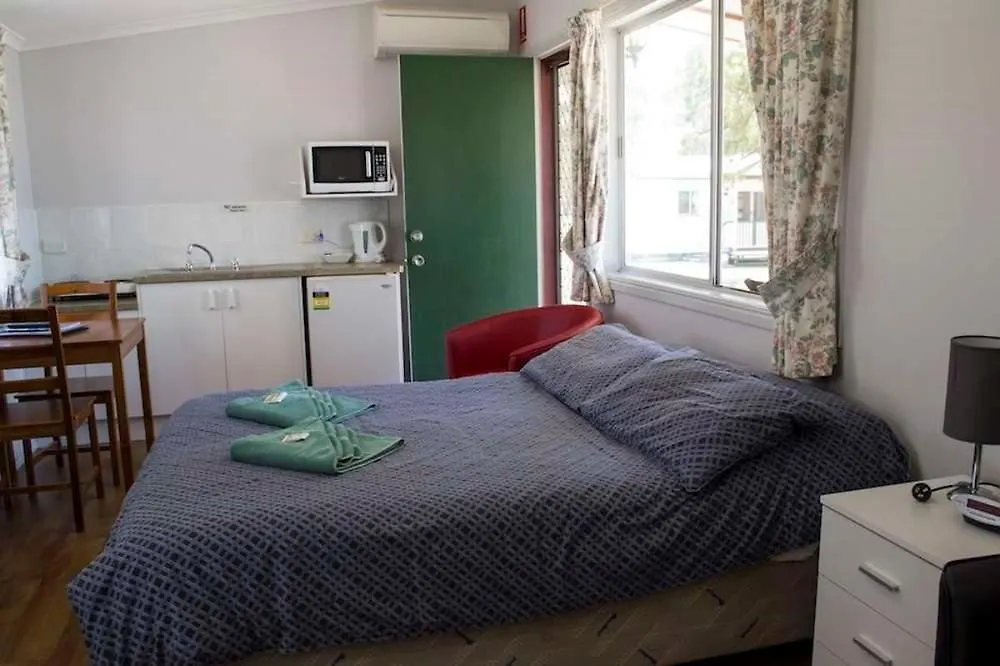 Kahlers Oasis Caravan Park Warwick 3*,  Australia