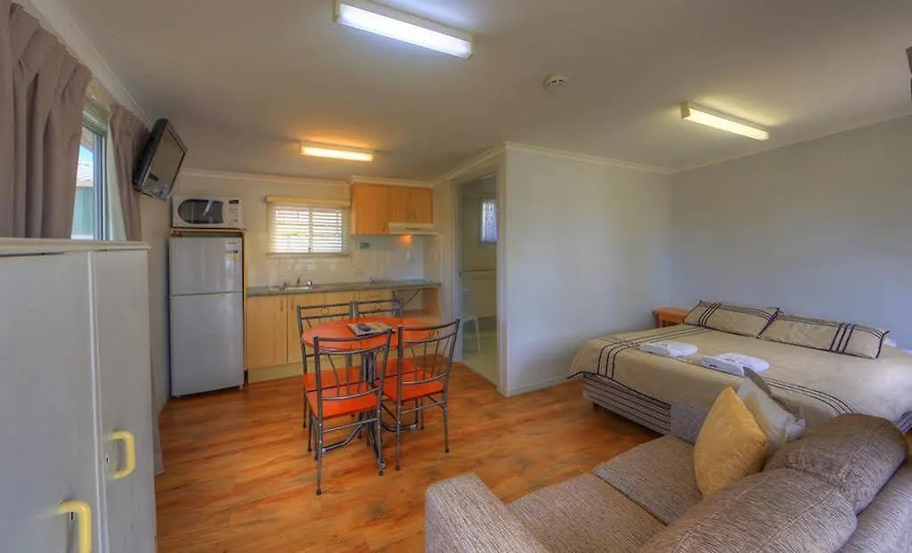 *** Hotel Kahlers Oasis Caravan Park Warwick Australia
